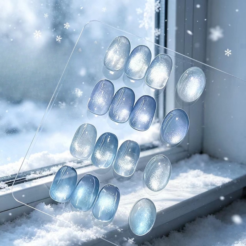 Nail Art Ice Blue - Cadeau : bâtonnet aimanté + pinceau.