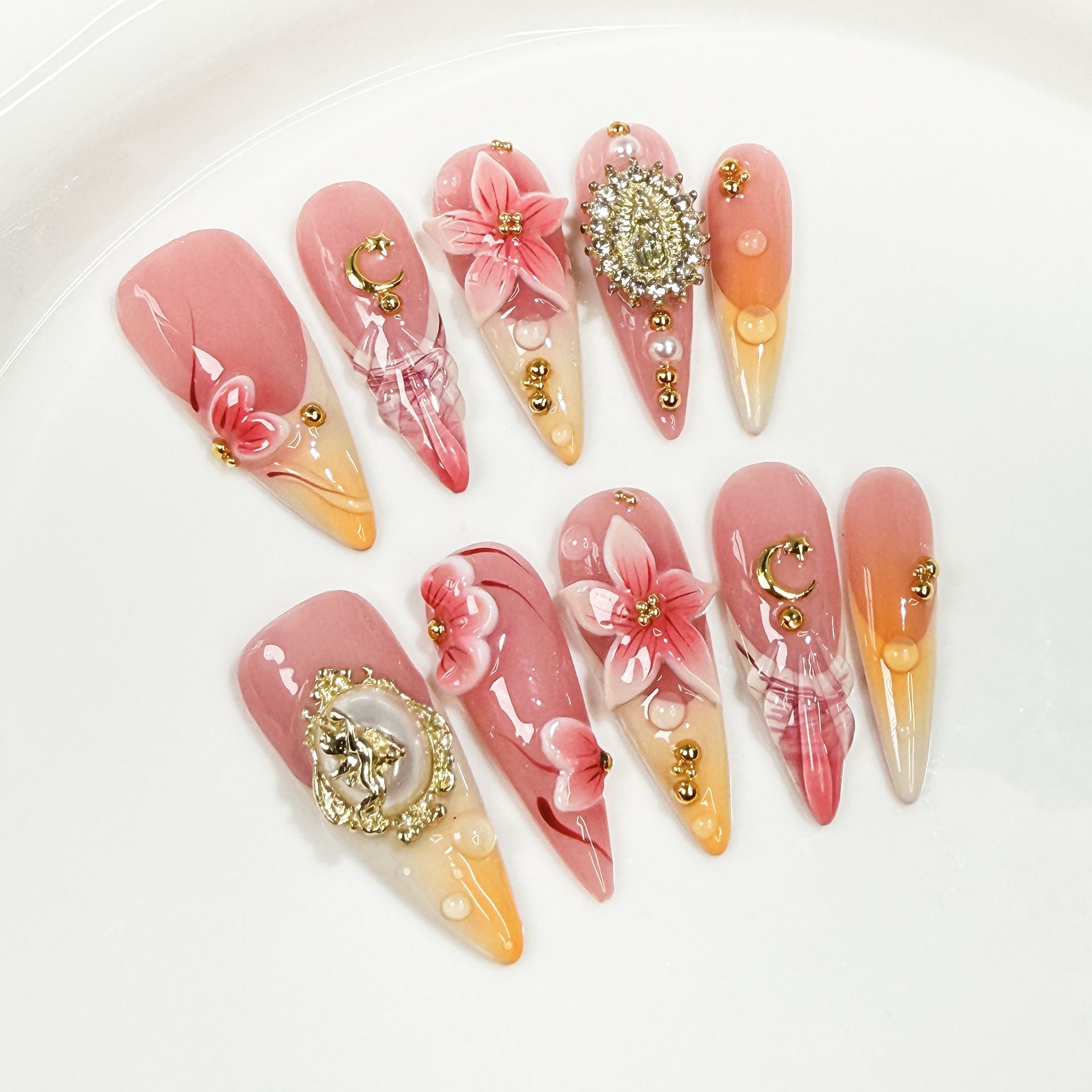 Nail Art France - 10 faux ongles rétro à motif